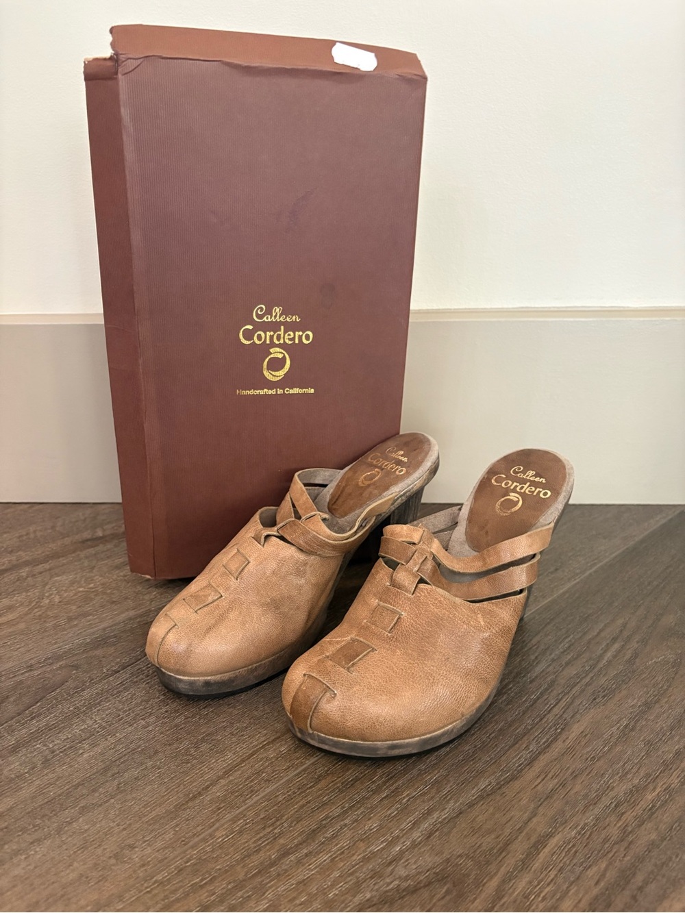 Colleen Cordero Tan Leather Slip-On Clogs- Ría Clog